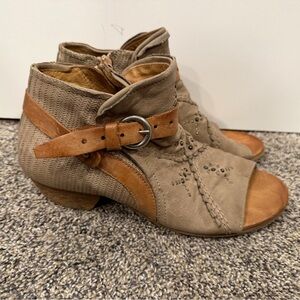 Miz Mooz Caitlin peep toe sandals size 38